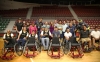 Entrega Gobernadora sillas de ruedas a jugadores de basquetbol sobre Silla de Ruedas