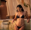 Impacta Aislinn Derbez con sexy mini bikini