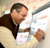 Firma Toño Astiazarán carta compromiso Todos Cumplimos